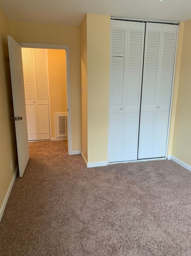 Building Photo - Rent Special! Half off first months' rent ...