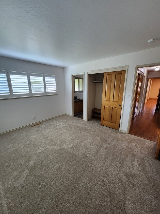 Building Photo - 1231 Padre Dr