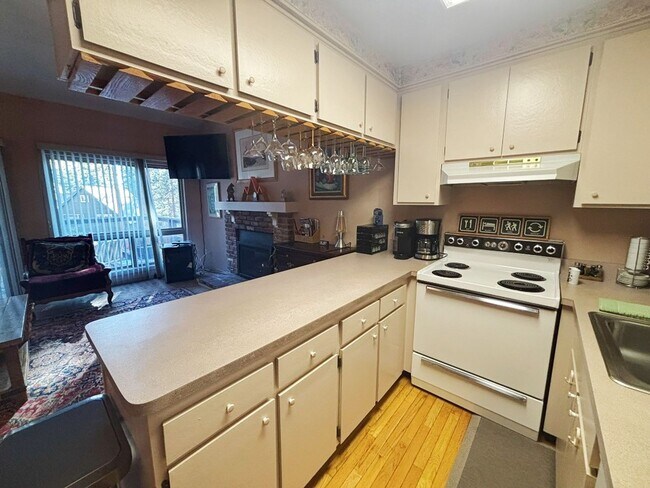 Building Photo - 2 Bedroom in a beautiful woodsy location!