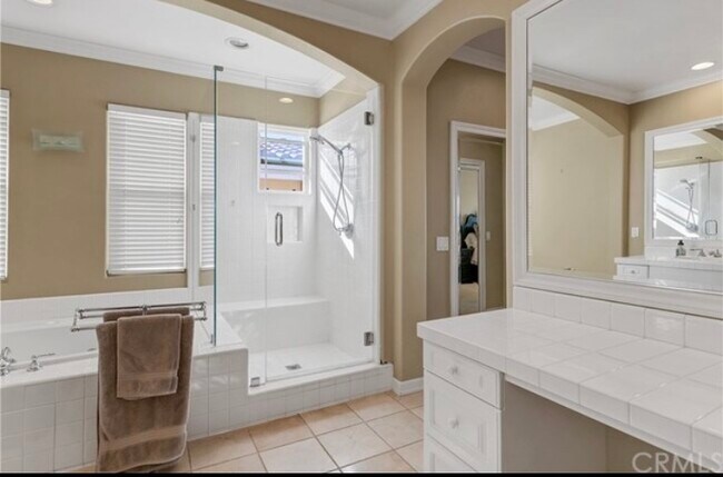 Building Photo - 9 Marisol