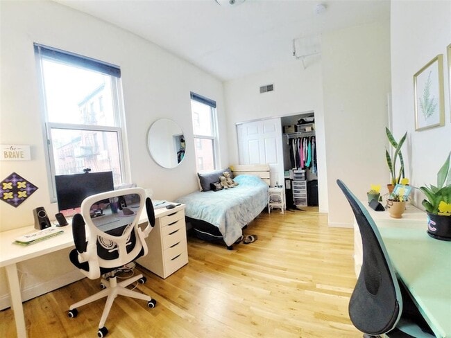 Building Photo - 62 4th St