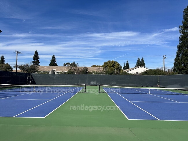 Building Photo - 3715 Tallyho Dr