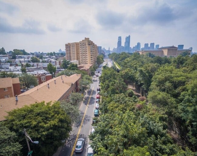 Building Photo - Gorgeous 2-Bedroom Townhome Near the Art Museum! One-Car Garage Included!