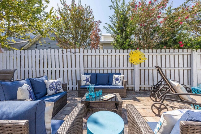 Building Photo - 4496 Luke Ave