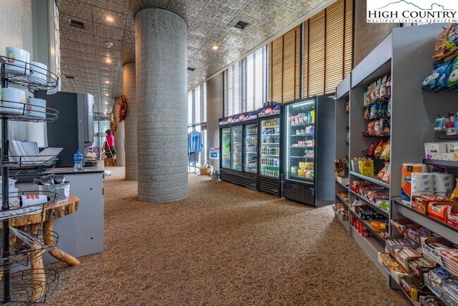 Building Photo - 303 Sugar Top Dr