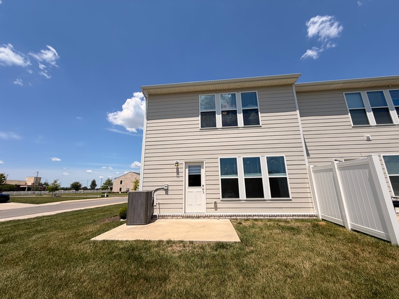 Building Photo - 2451 Salem Creek Ct