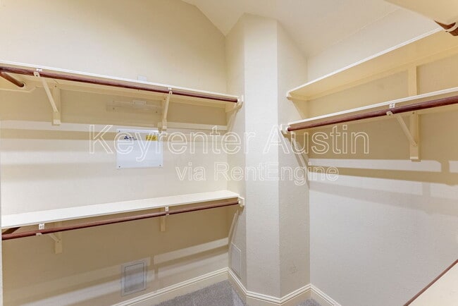 Building Photo - 1808 Village Oak Ct