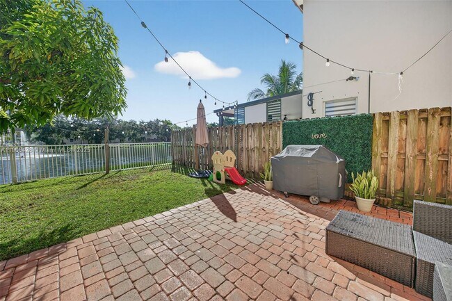 Building Photo - 379 NE 25th Terrace