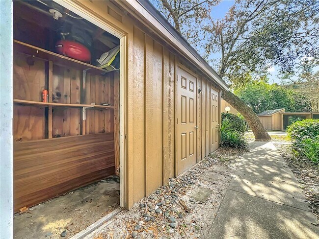 Building Photo - 233 Crown Oaks Way