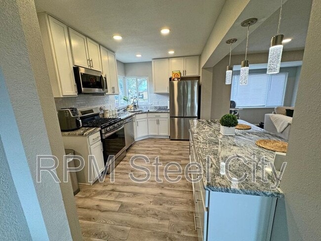 Building Photo - 2524 7th Ave