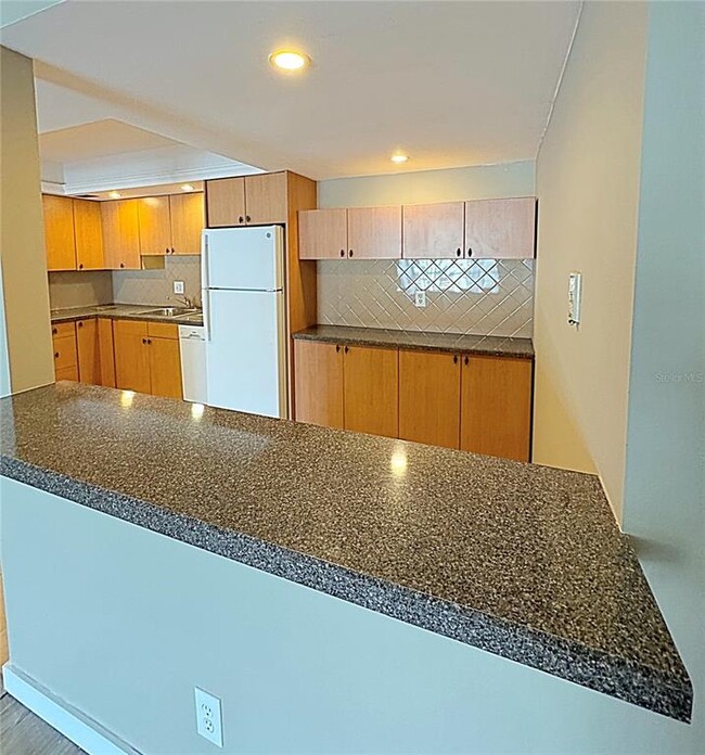 Building Photo - 851 Bayway Blvd