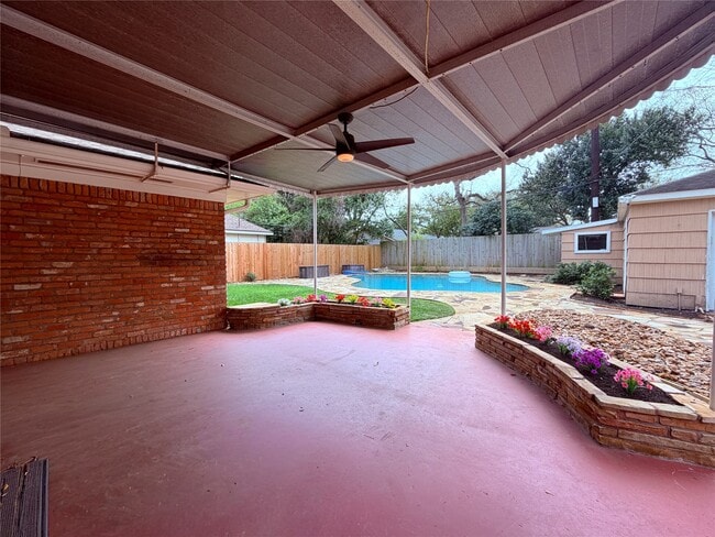 Building Photo - 9917 Cedardale Dr