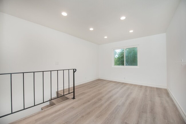 Building Photo - 322 10th St
