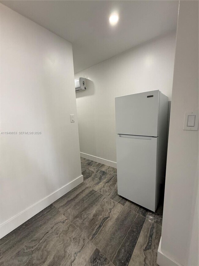 Building Photo - 545 NW 20th St