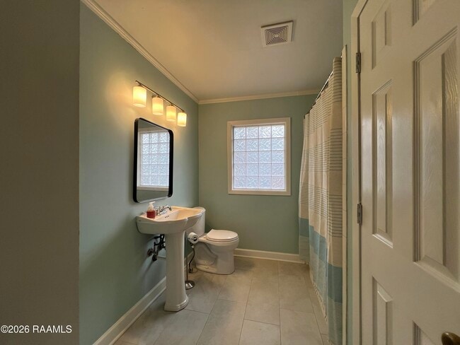 Building Photo - 215 Stephens St