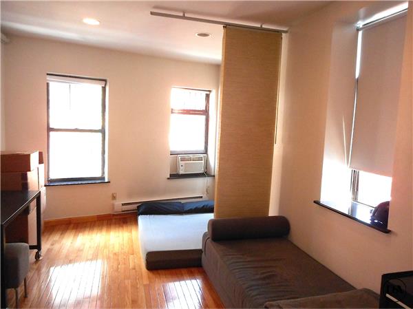 Building Photo - 9 Pell St