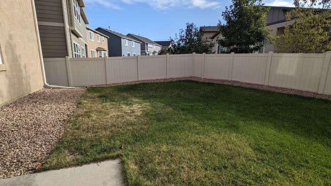 Building Photo - LARGE TWO STORY 3 BED/2.5 BATH W/3 CAR GAR...