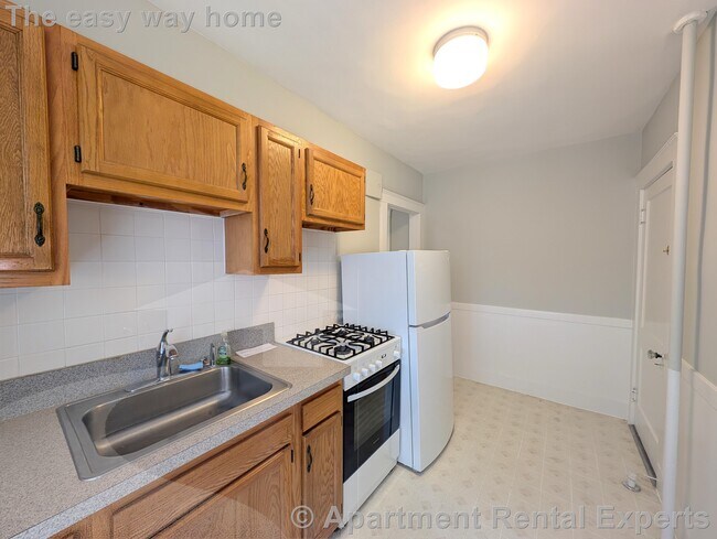 Building Photo - 156-158 Summer St Unit #304