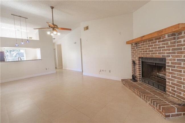 Building Photo - Freshly Painted 3/2 with Fenced Yard & Fireplace!