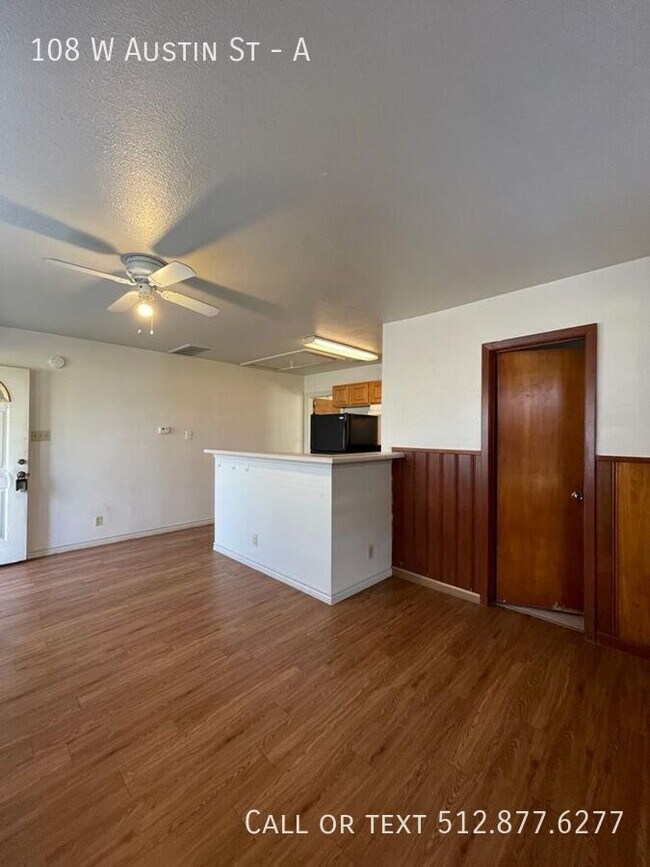 Building Photo - 108 Austin St