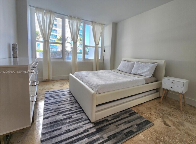 Building Photo - 3505 S Ocean Dr