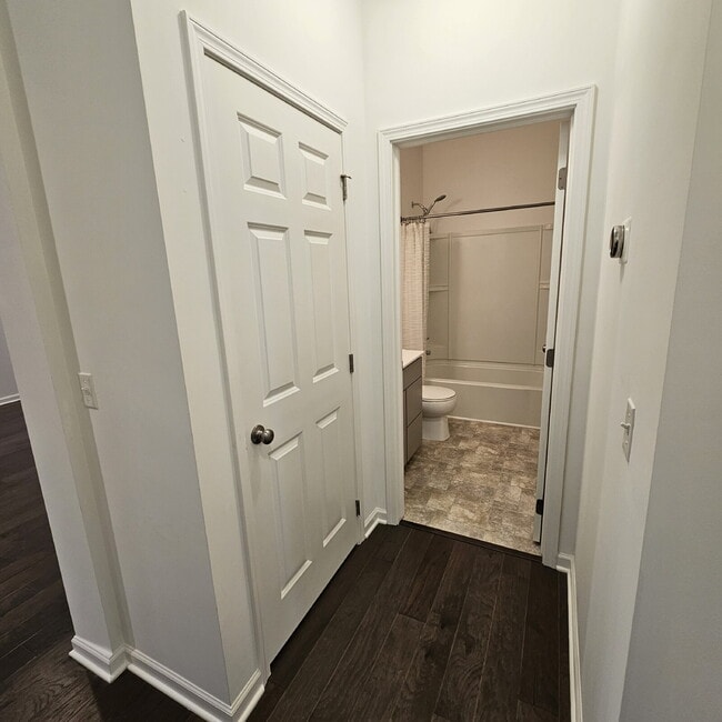 Building Photo - 4 bedroom, 3 full bathrooms, 2 car garage ...