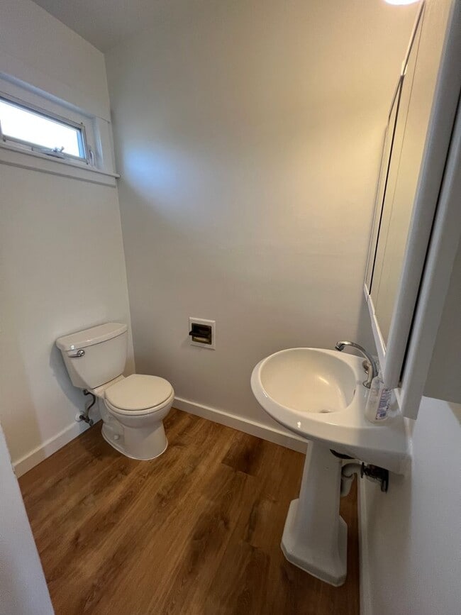 Building Photo - 3 Bedroom Greenwood Home!