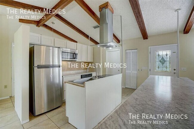 Building Photo - 1886 Elkcam Blvd