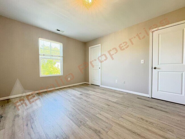 Building Photo - 1208 Golden Eagle Dr