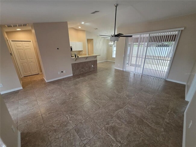 Building Photo - 1644 Dawnview St