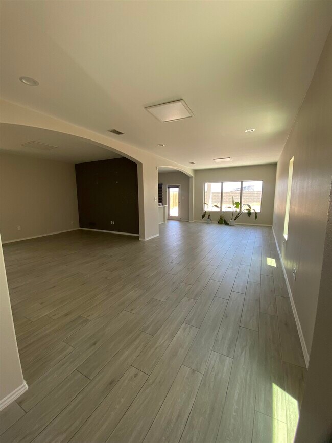Building Photo - 9975 Rosary Ln