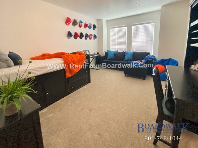 Building Photo - Prime End Unit in Daybreak