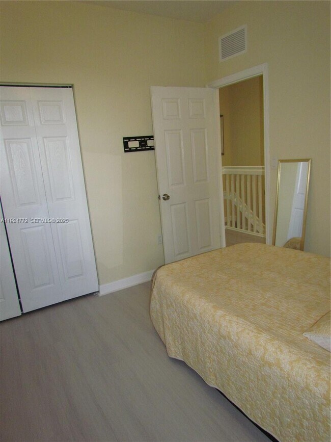 Building Photo - 11564 SW 151 Ave