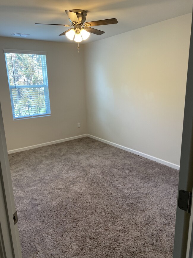 Building Photo - 544 Becks Pl