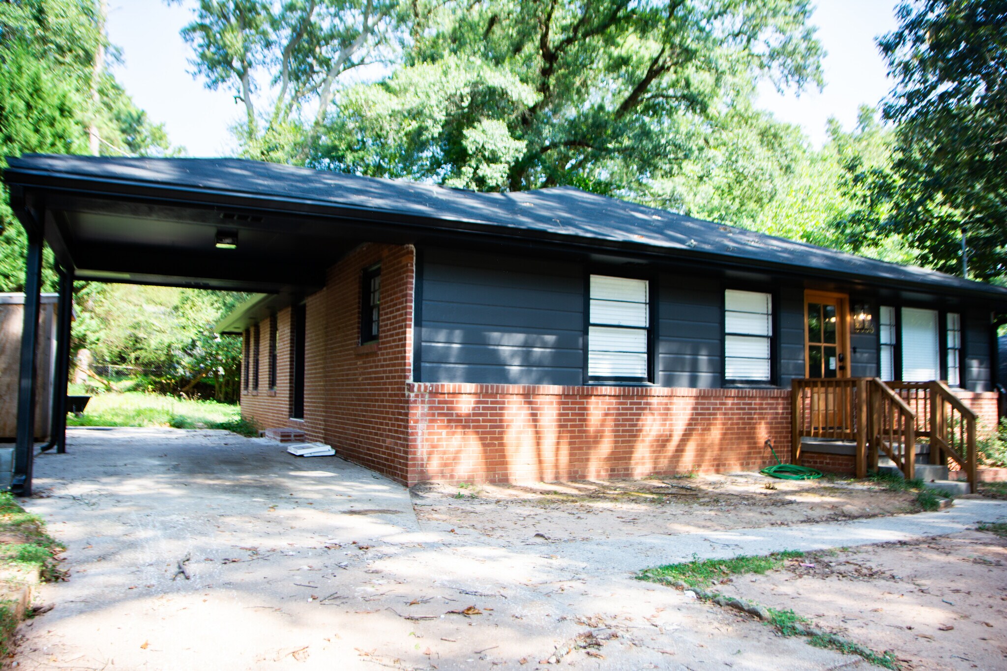 Building Photo - 3056 Cloverhurst Dr