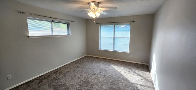 Building Photo - 7473 Walling Ln