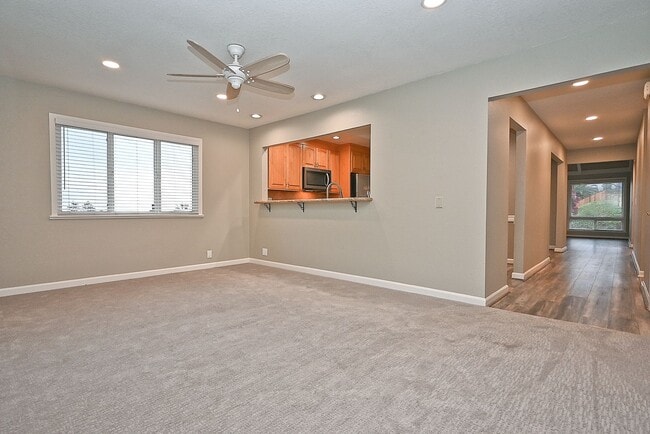 Building Photo - $3,950 -- STUNNING 4B/2BTH HOME IN BRIAR H...