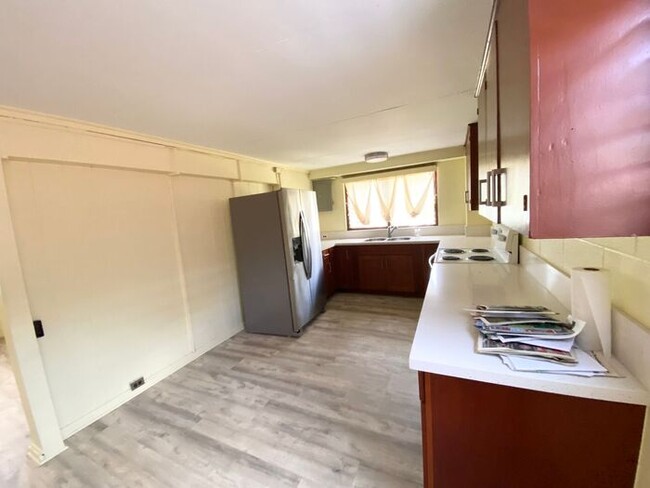 Building Photo - Aiea: 3-bedroom 1-bath w/1 covered parking...