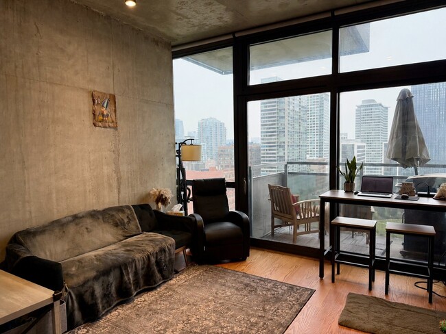 Building Photo - 235 W Van Buren St