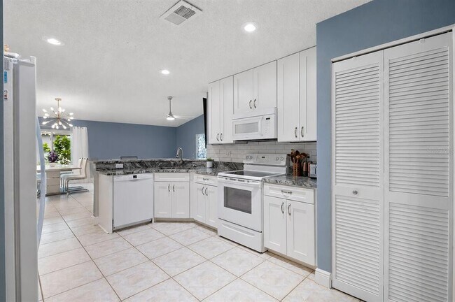 Building Photo - 713 Manchester Woods Dr
