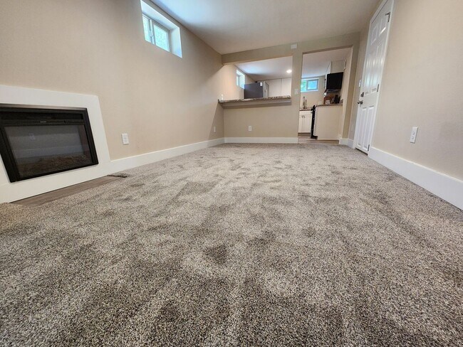 Building Photo - Completely remodeled 5 bed 2 bath home