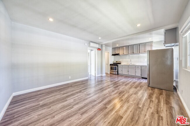 Building Photo - 1112 Ocean Park Blvd