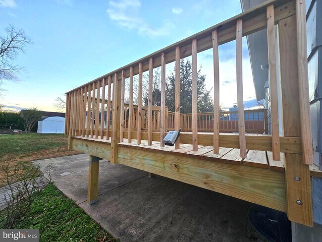 Building Photo - 4813 Lawrence St