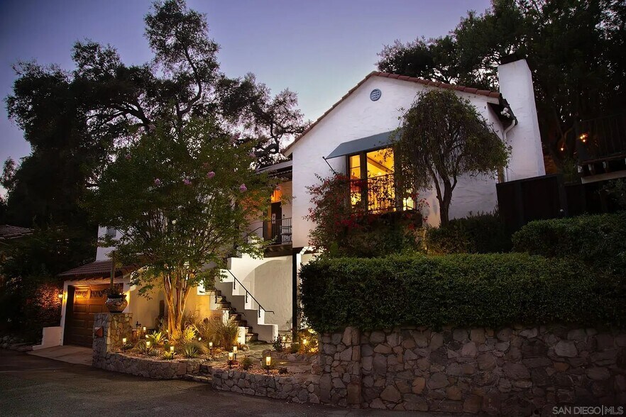 Primary Photo - 2925 Graceland Way