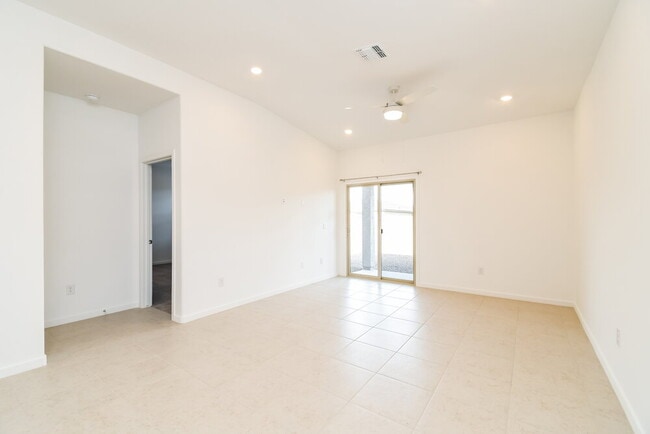 Building Photo - 10302 W Sumullen St