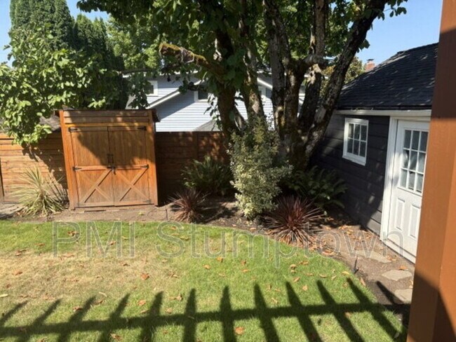 Building Photo - 7407 SE 30th Ave
