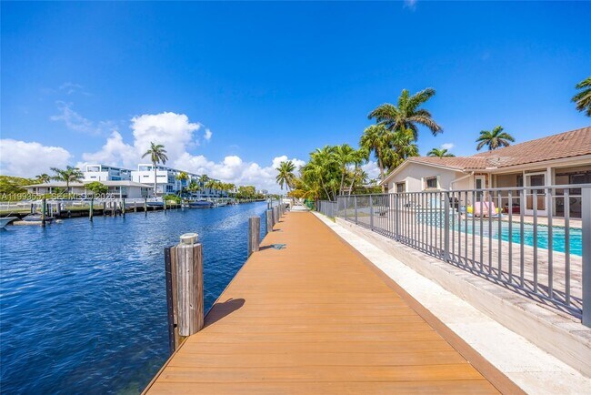 Building Photo - 2752 NE 3rd St