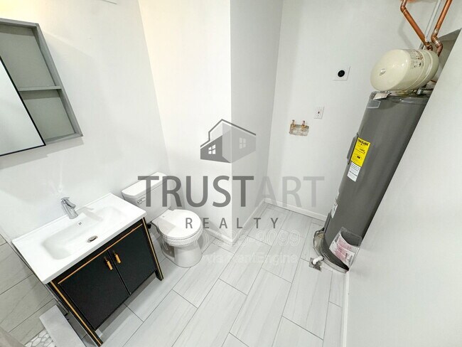 Building Photo - 2317 N 15th St