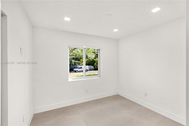 Building Photo - 6605 SW 61st St