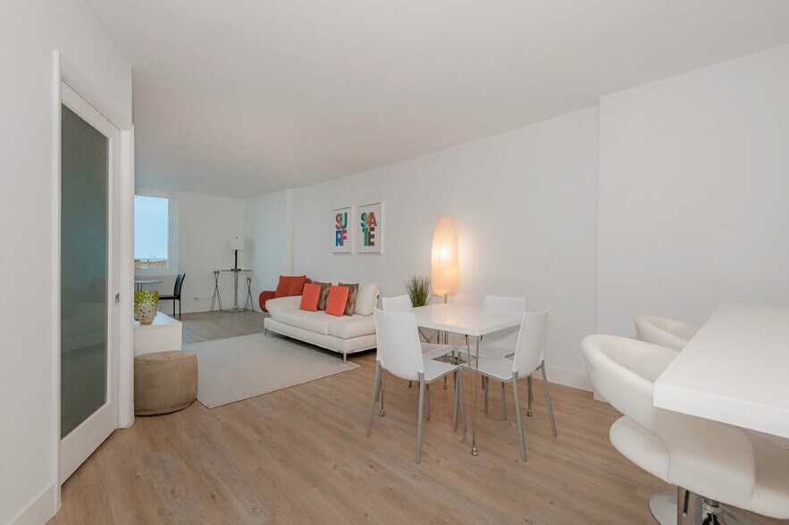 Building Photo - 2301 Collins Ave